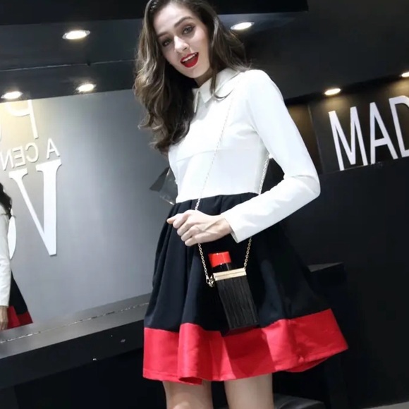 Chic Lipstick-Shaped Handbag in Red and Black NWT - Picture 3 of 9